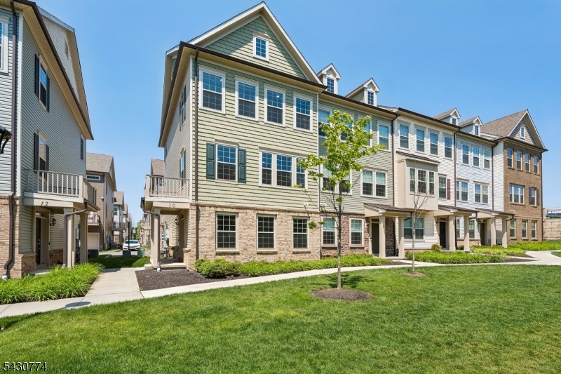 10 Cortland Court — photo