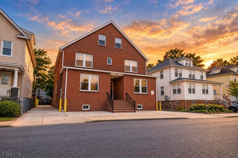 47 Campbell Ave 1L — photo