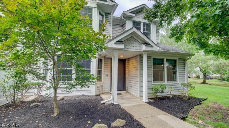 8 Forden Ct — photo