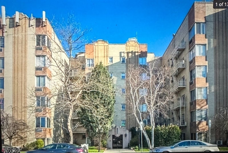 19-31 Lyons Ave 412 — photo