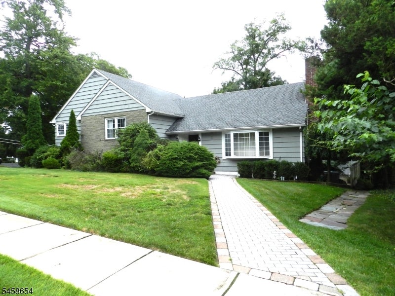 2 Koewing Pl — photo