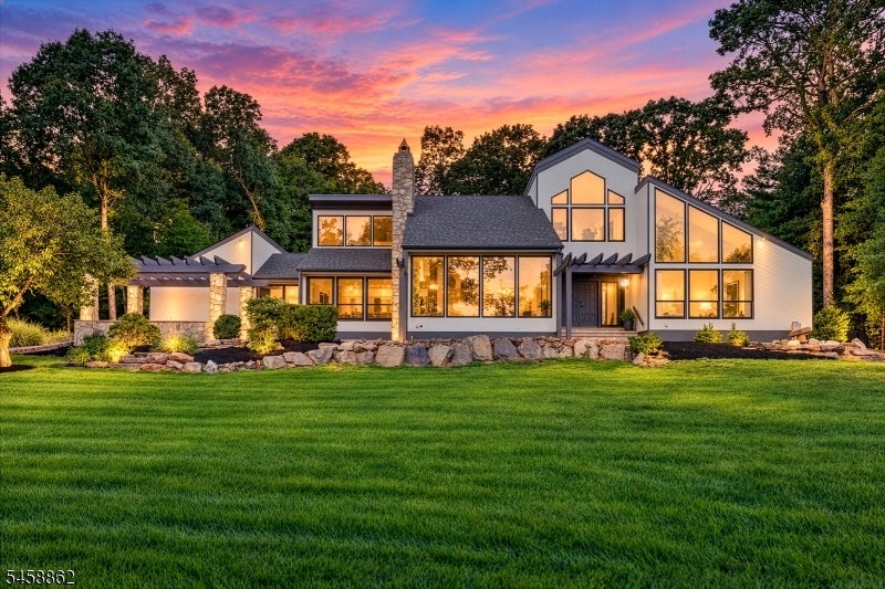 525 Johnston Dr — photo