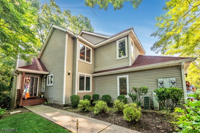 2 Ridgeview Terrace, Oak Ridge, NJ 07438