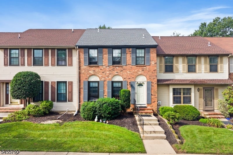 403 Bradford Ct — photo
