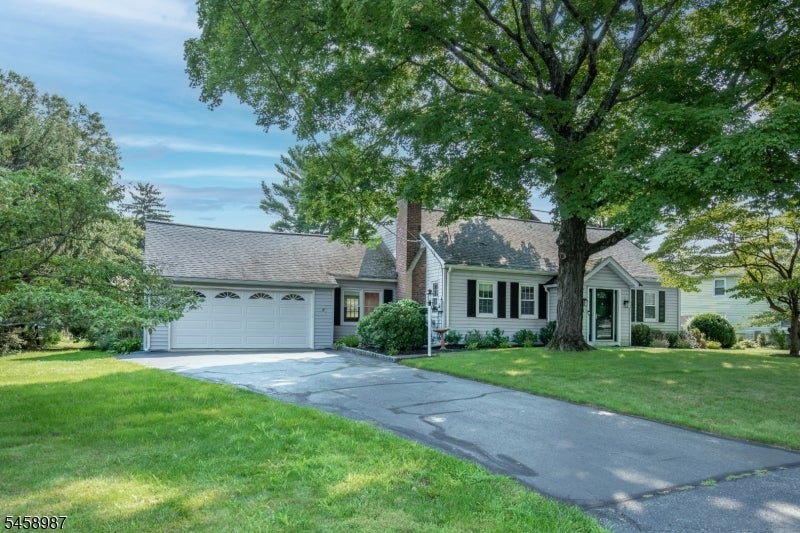 25 Fairview Dr E — photo