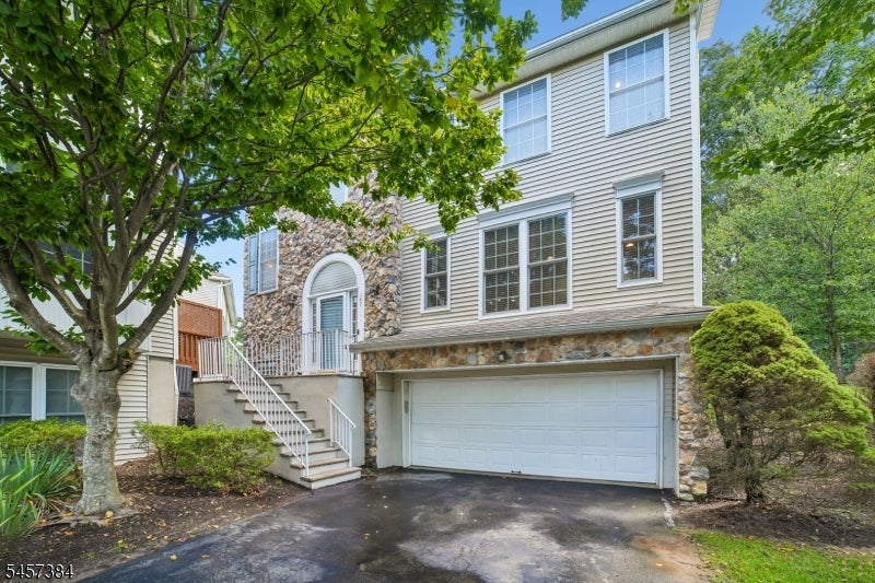 147 Arrowgate Dr — photo