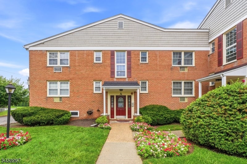 605 Grove St 8 — photo