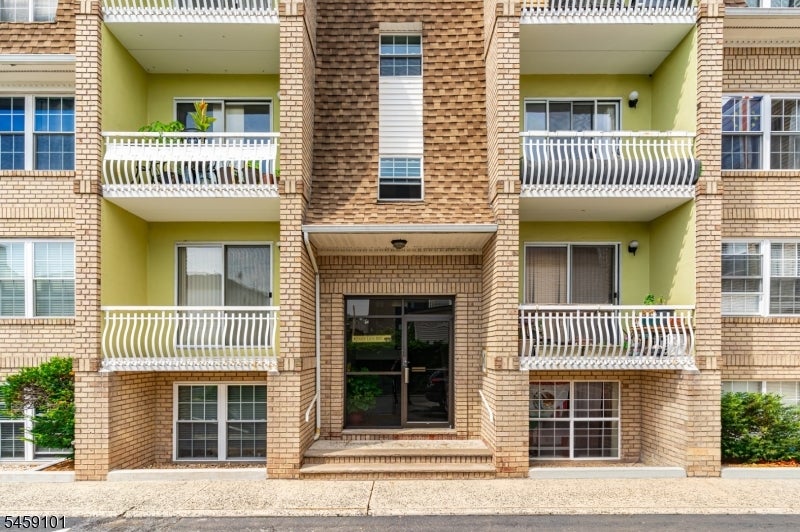 272 Walnut St 5D — photo