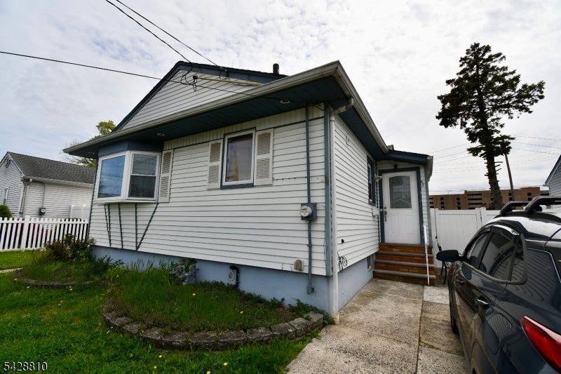 831 Smith St — photo