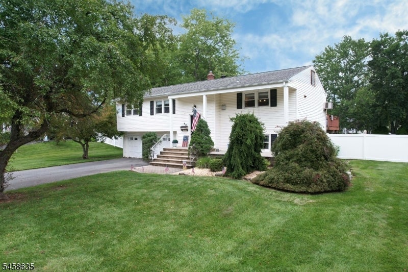 26 Curtis Dr — photo