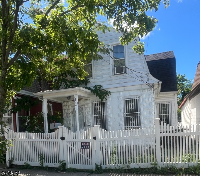 149 Lake Avenue — photo