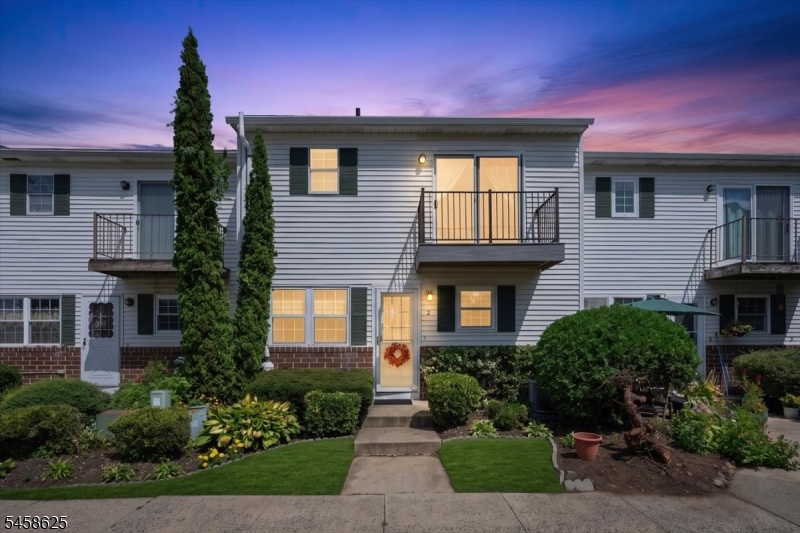 2 King James Court — photo
