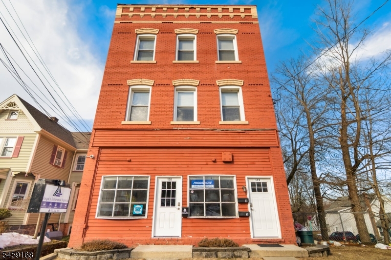 150 East Main Street — photo