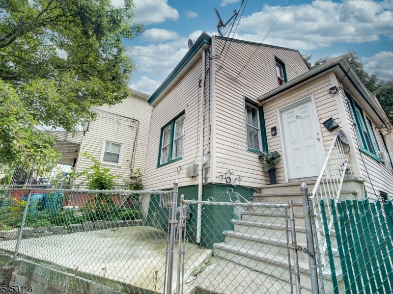 66 Belmont Ave — photo