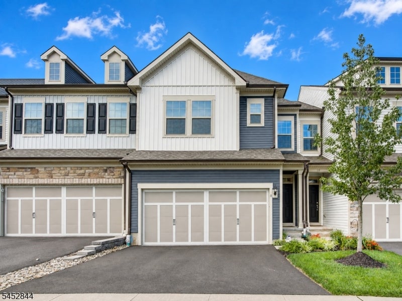8 Dahlia Dr — photo