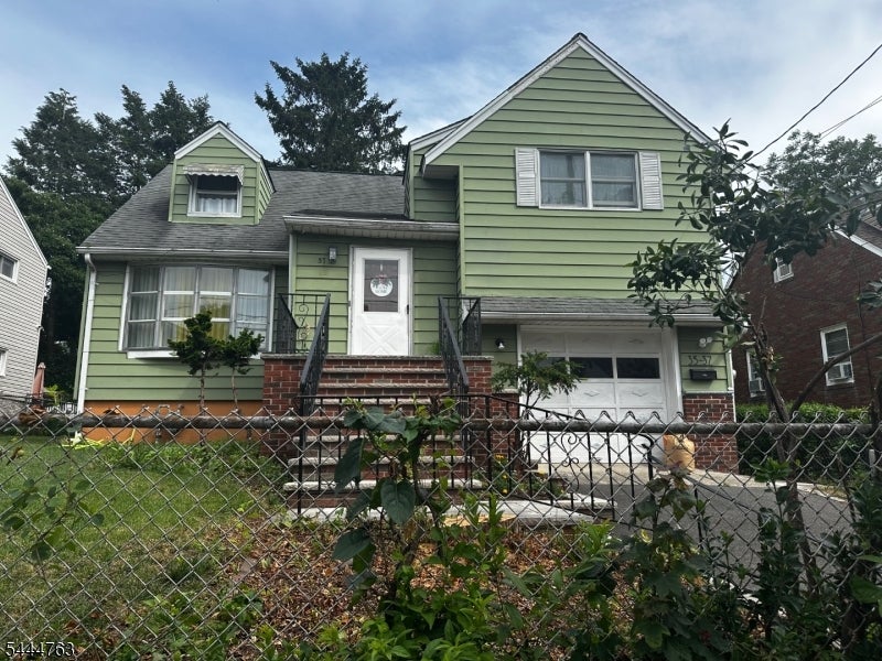 35-37 Montclair Ave — photo