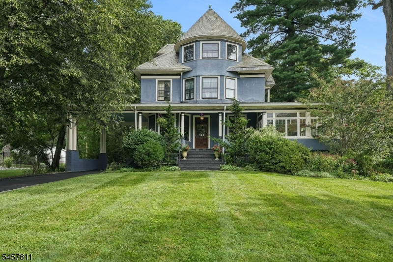 341 Montrose Avenue — photo