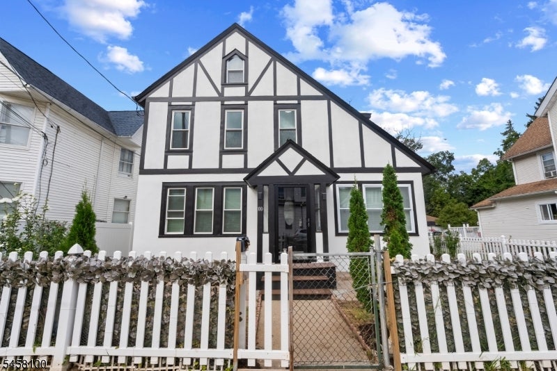 100 W Clinton St — photo