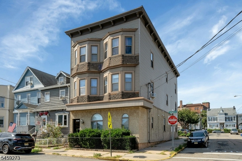 9039 Palisade Avenue 4 — photo