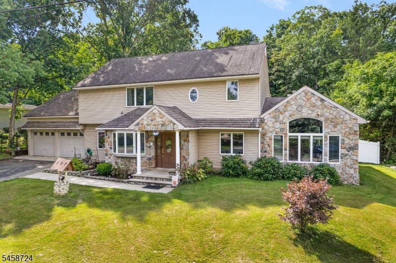 127 Mountain Circle South — photo