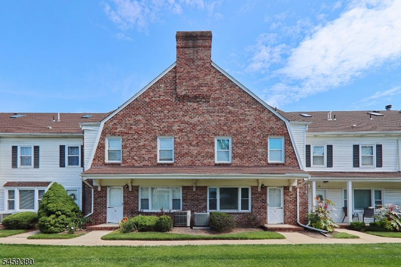 25 Tisbury Court — photo