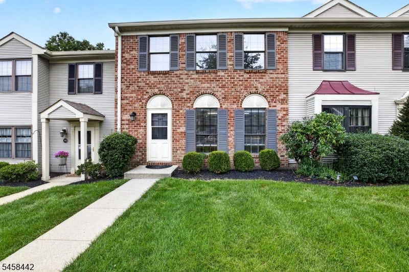 283 English Pl — photo