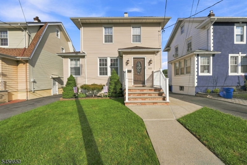 1022 Falls Terrace — photo