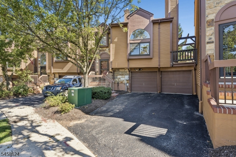 8 Faesch Court — photo