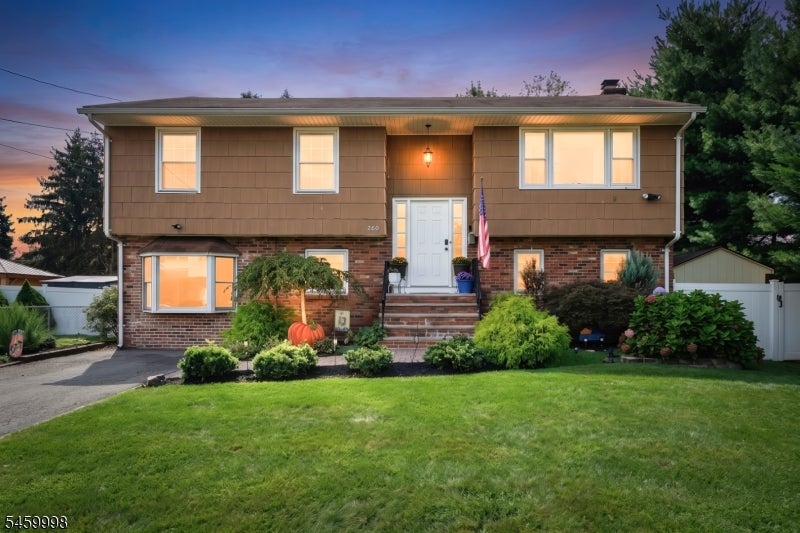 260 Pearl Pl — photo