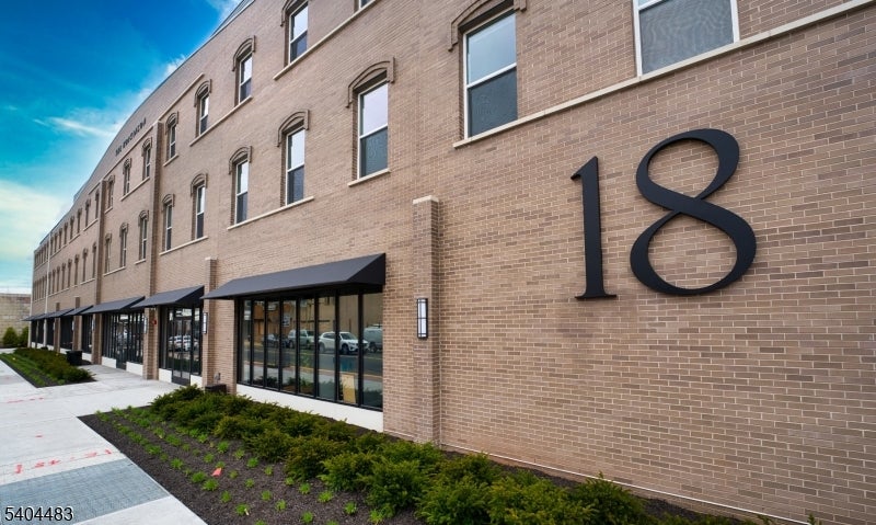 18 W Main St 310 — photo