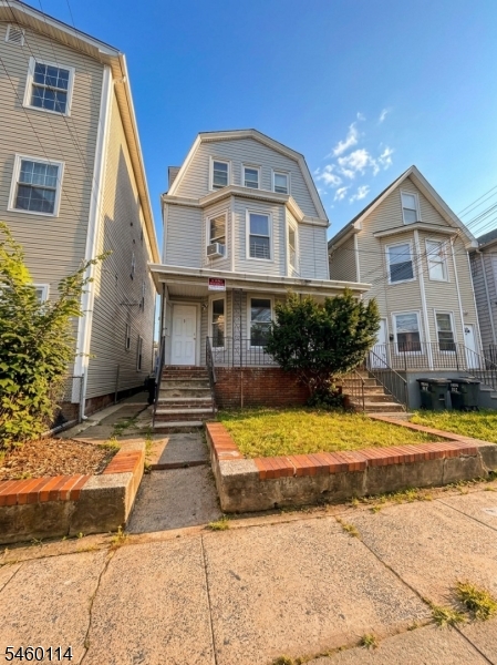 1060 Bond Street 1 — photo