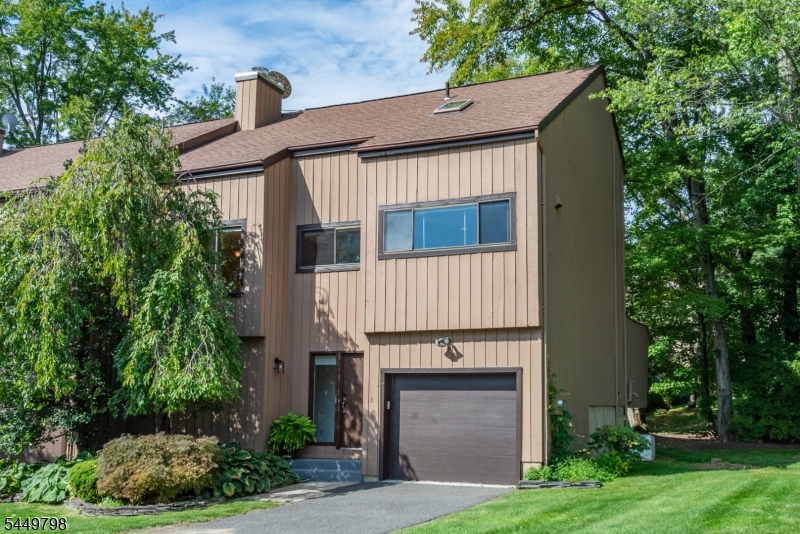 5 Cedar Lane — photo