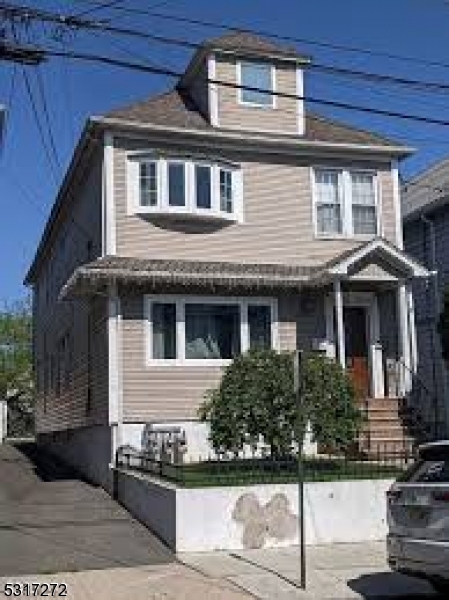 712 Jackson Ave 1 1 — photo