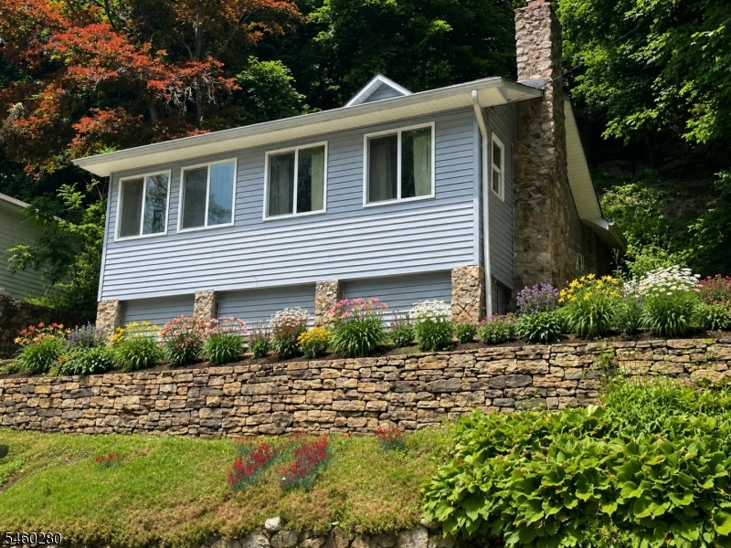 180 Lakeside Drive — photo