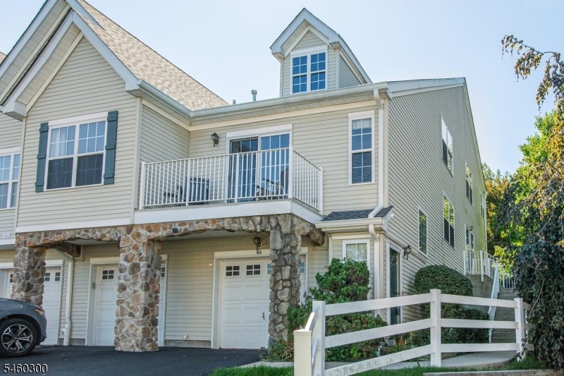 904 Wendover Ct — photo