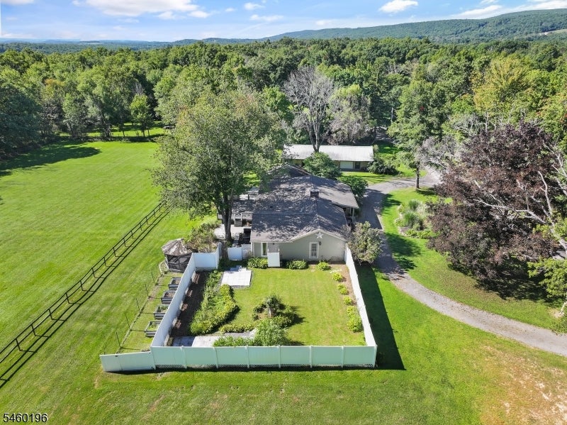 76 Glen Rd — photo
