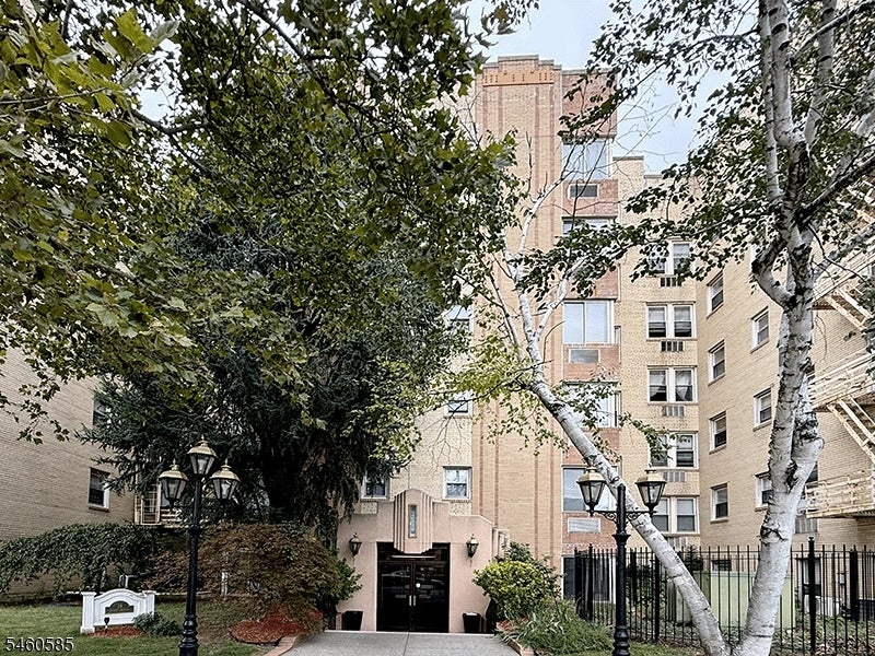 19-31 Lyons Ave 612 — photo