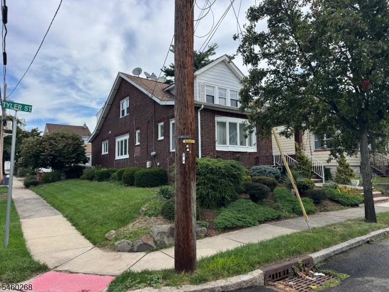 2059 Tyler Street — photo