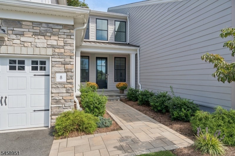 8 Hawfinch Dr — photo