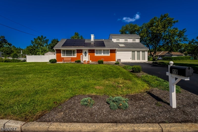 19 Rebecca Pl — photo