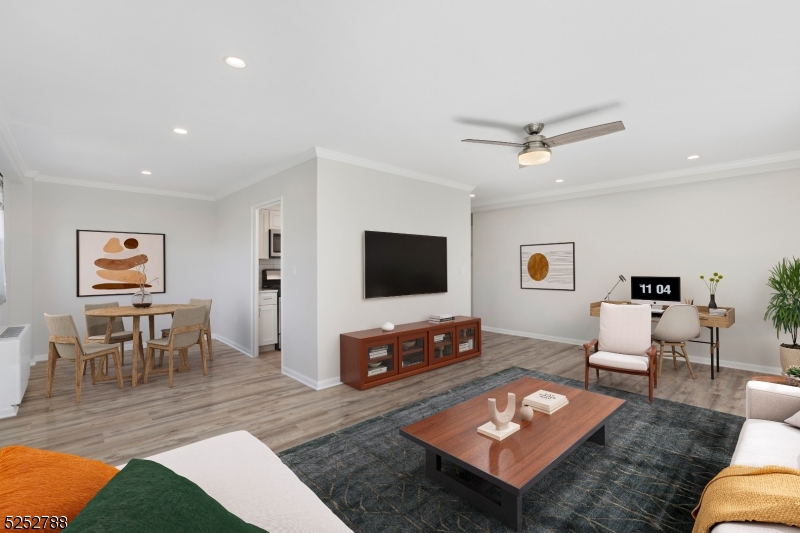 36 Hawthorne Place 6N — photo