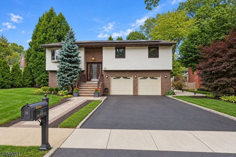 33 Canterbury Dr — photo