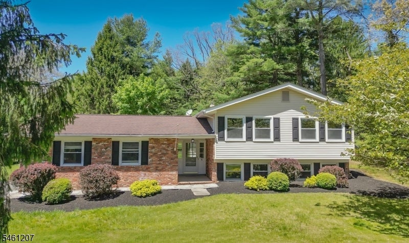 8 Woodland Dr — photo