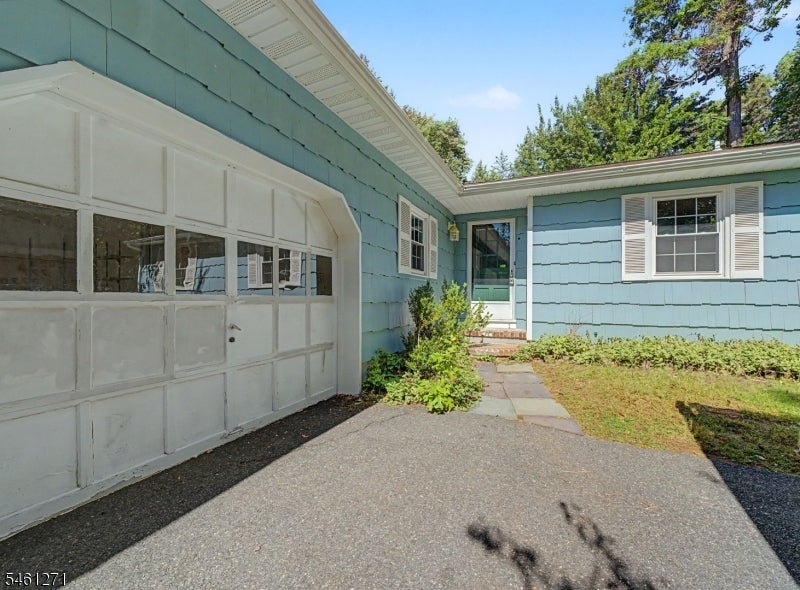 2 Arlyn Ln — photo