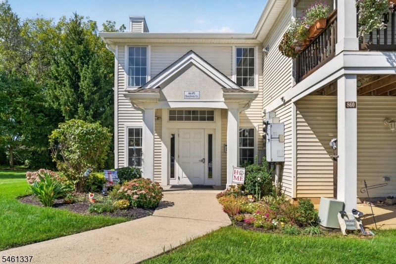 864 Honeybrook Circle — photo
