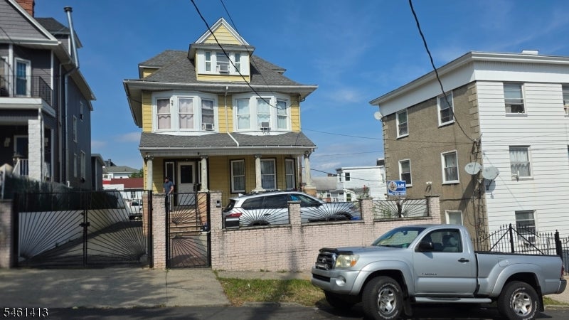 197 Grafton Ave — photo