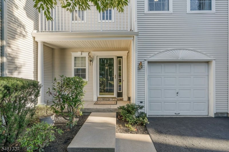 47 Mayflower Dr — photo