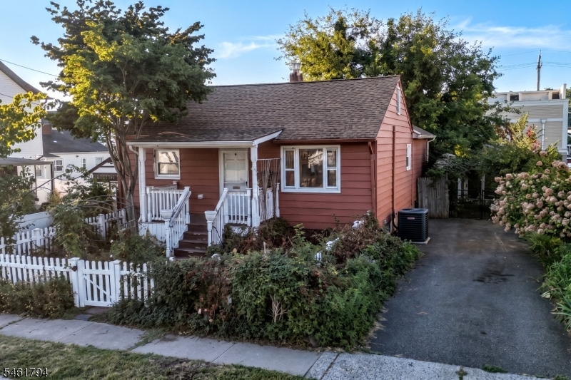 6 Roosevelt Avenue — photo