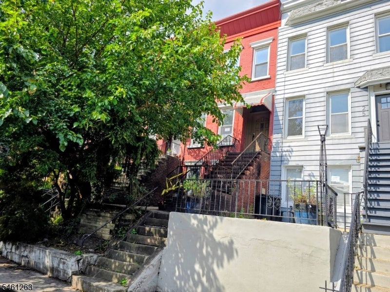 23 Whitman Ave — photo