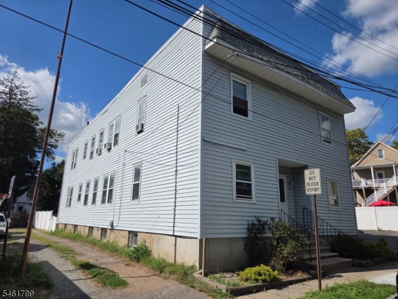 10-12 Lois Place 1L — photo